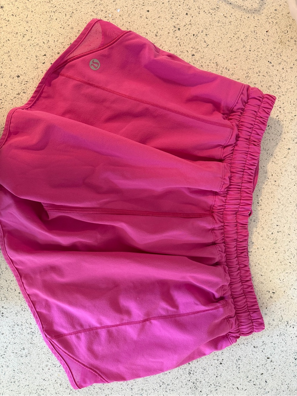 lululemon athletica Hotty Hot low-rise 4” lined short size 6